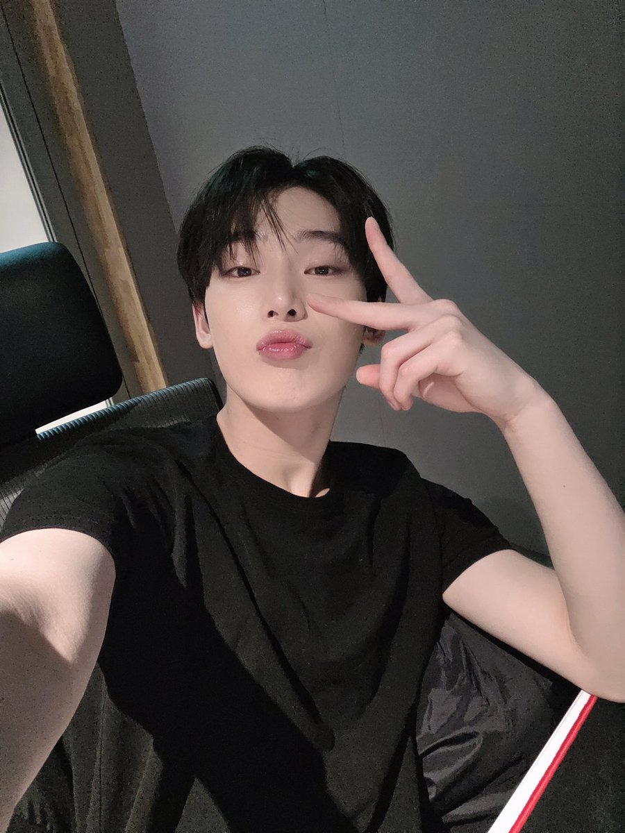 yangwoncal's tweet image. i’ll show them mpreg is real