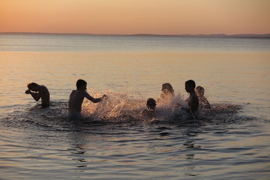 lassybees's tweet image. missing the carefree summer days