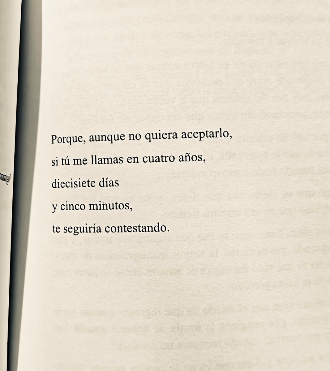Siempre contestaría.
Aunque siempre digo que no lo haría. 
Hay vínculos que se quedan anclados más allá de lo que uno quiere decidir. Aunque la mente intente avanzar, el corazón sigue reconociendo la voz del otro como un hogar.
 “pedazos de ti” de Ricardo Camacho.