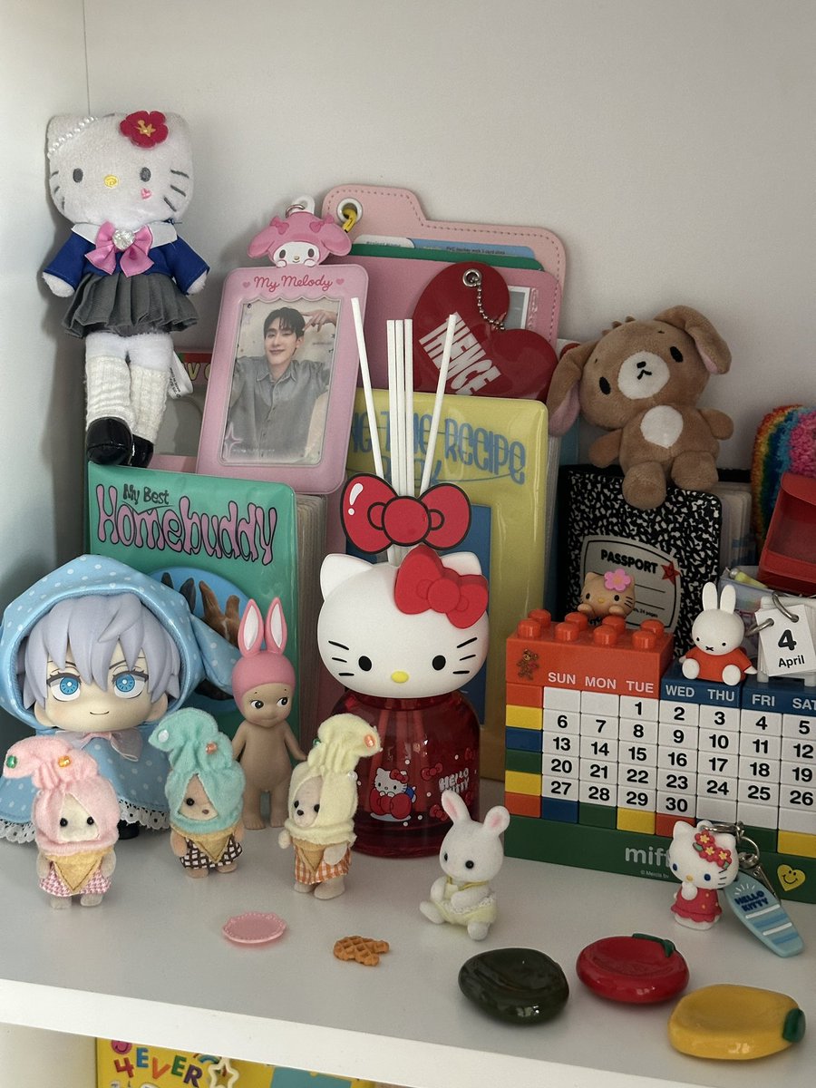 tiny joys 📒🎰🎒⭐️🌈🍀🛋️