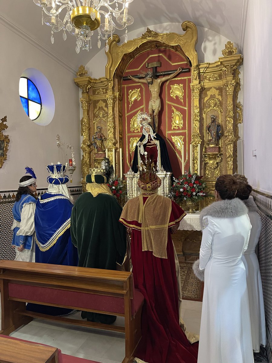 #SOLEMNIDAD DE LA EPIFANÍA DEL SEÑOR

"Se postrarán ante ti, Señor, todos los pueblos de la tierra" (Salmo 71)

En la solemnidad de la Epifanía del Señor, la Iglesia celebra con gozo la manifestación de Jesús como Hijo de Dios, que ha nacido para traer al mundo la Salvación.