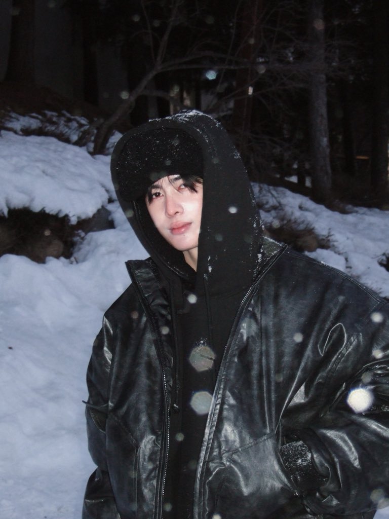 Ppsanta's tweet image. I love snow🥶🖤