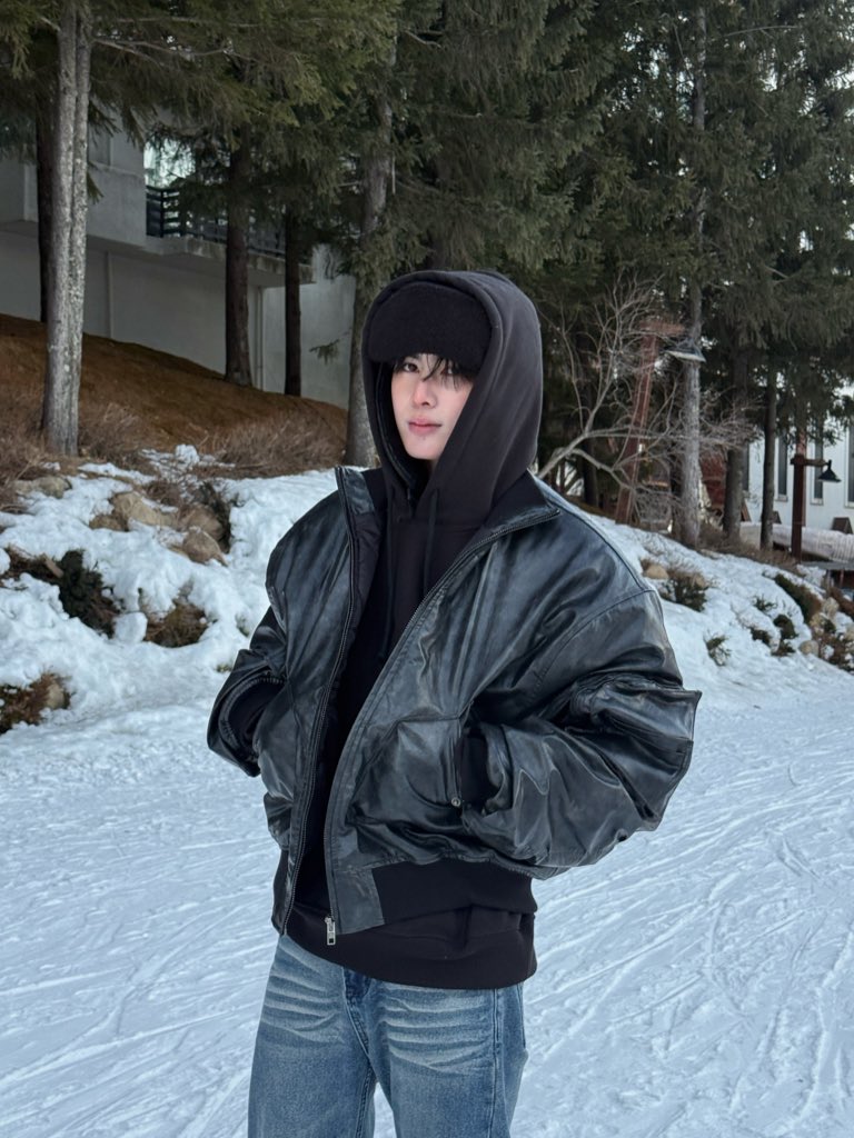 Ppsanta's tweet image. I love snow🥶🖤