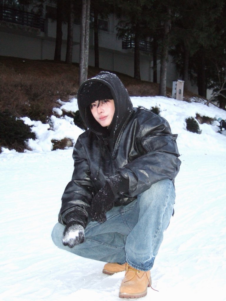 Ppsanta's tweet image. I love snow🥶🖤