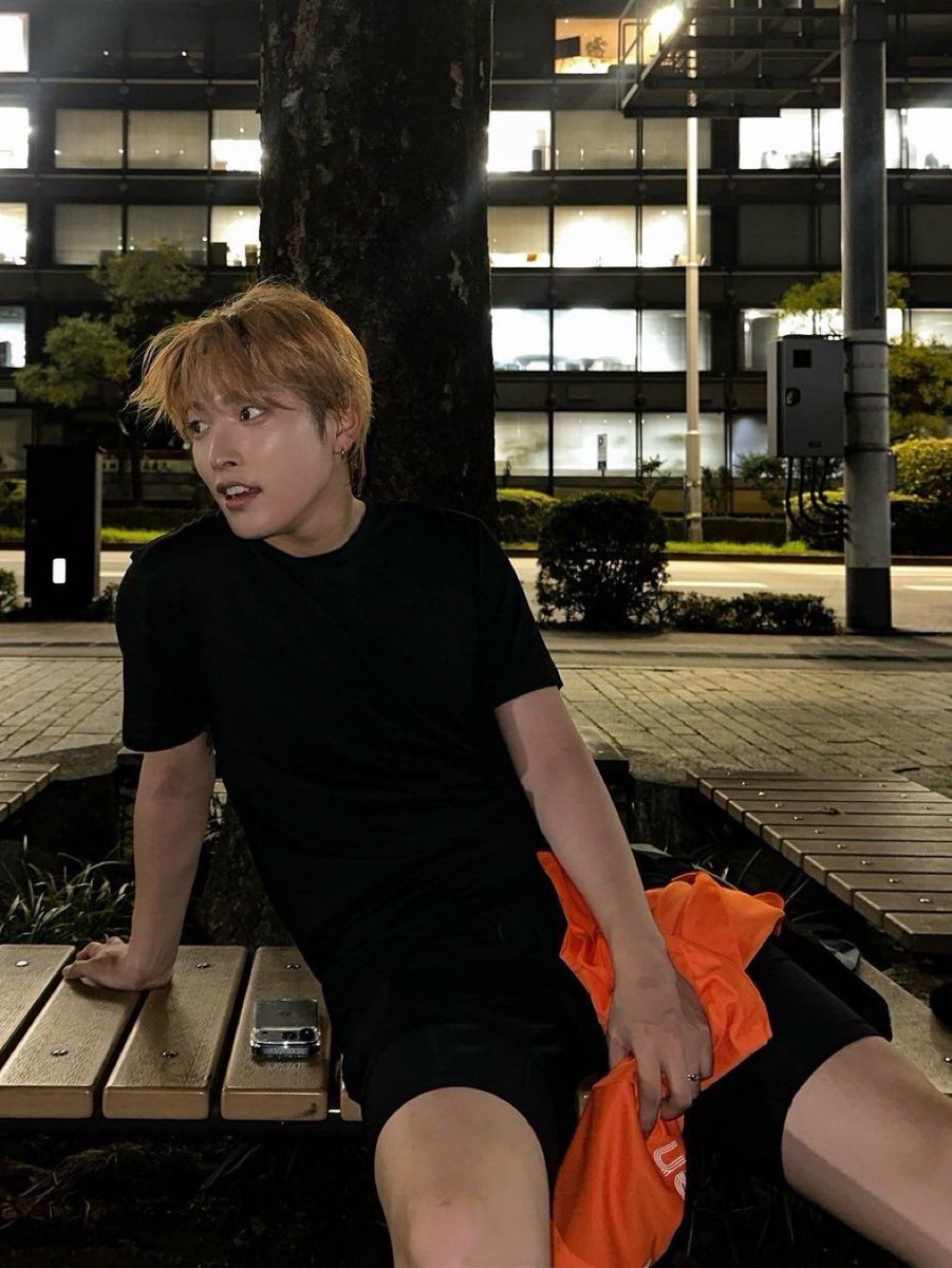 youngtinyz's tweet image. 이 사진 홍중이 뭔가 너무 남친미 있음