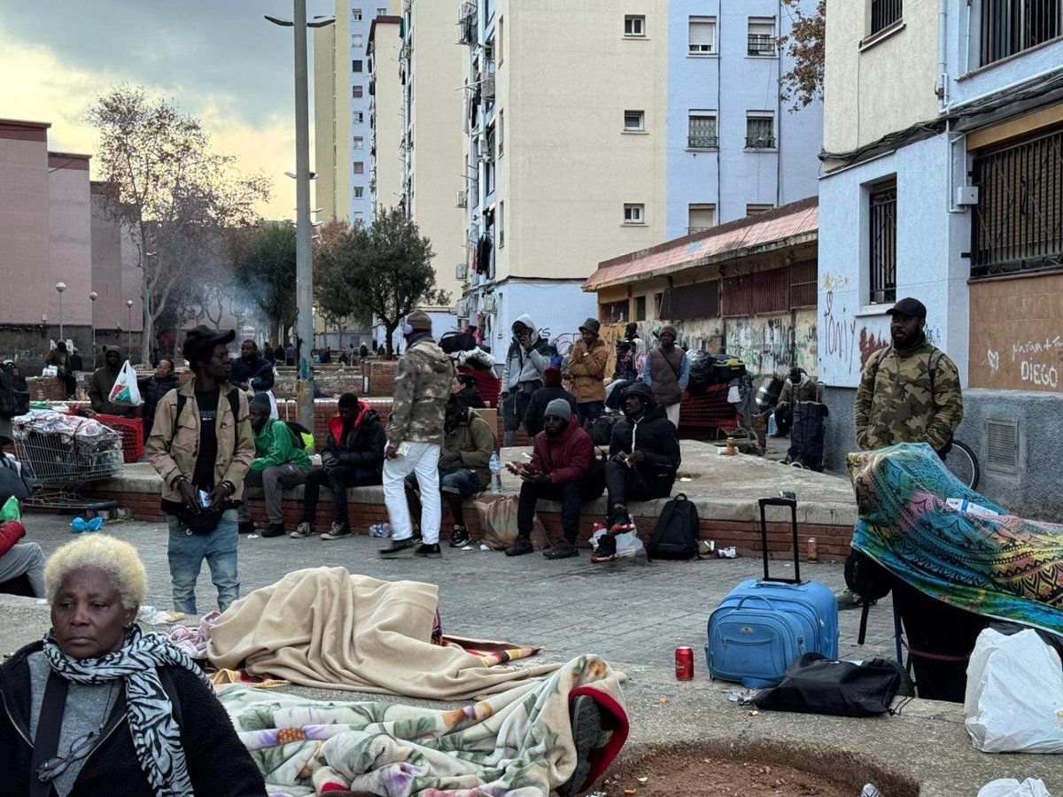 Una cosa es traer inmigrantes para cubrir puestos de trabajo -innecesario en España con el paro que tenemos- y generar prosperidad para todos. Y otra es traer inmigrantes para esto, para importar miseria, guetos, abandono, conflictos y degradación social.