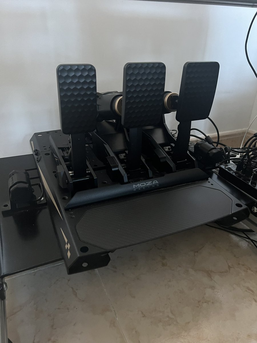 iRacingSBS tweet media