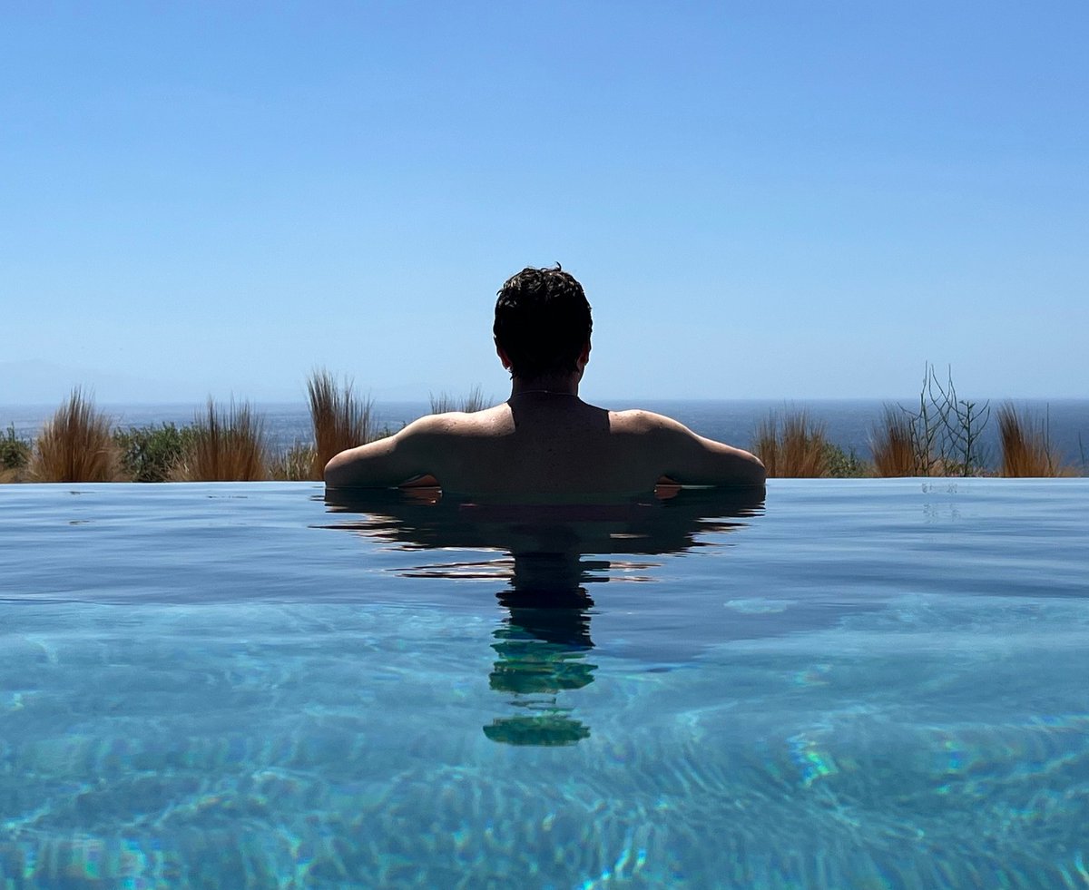 🧲You attract everything you are experiencing in your life.

Something I learnt whilst studying electrical engineering after school is that everything is energy.

And all energy has a vibration.

Therefore, essentially, everything is a magnet.

When applying these principles to