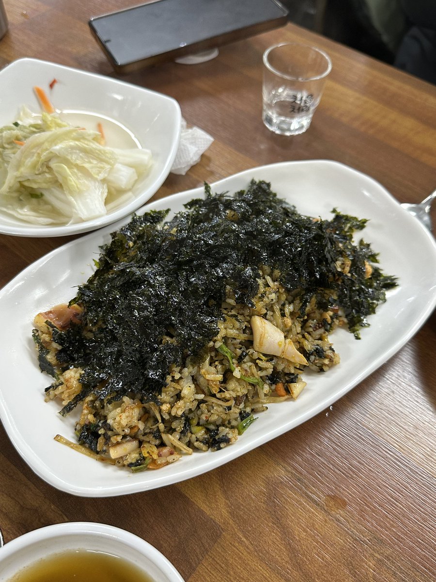 thregiprincess's tweet image. 2년 만에 들린 합정 군산아구찜
해물찜 소짜로 3명이서 먹어도 남음 
근데 볶음밥을 4인분 먹긴 했지만