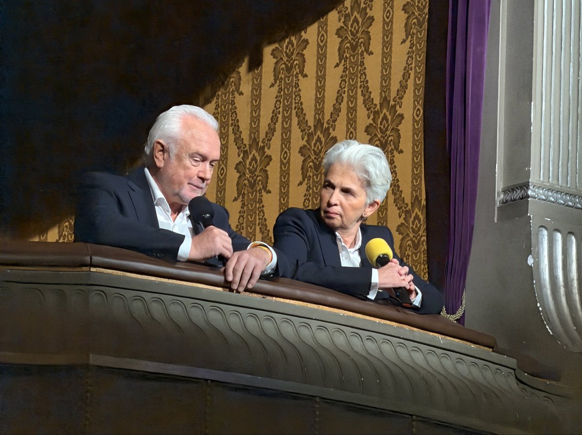 TobiWeiskopf's tweet photo. Fast wie die zwei aus der Muppet Show – nur mit mehr Verantwortung.
Humor, Hirn und Haltung: So geht’s wieder nach vorn. 
#3K26 https://t.co/fzGvoaMMqL