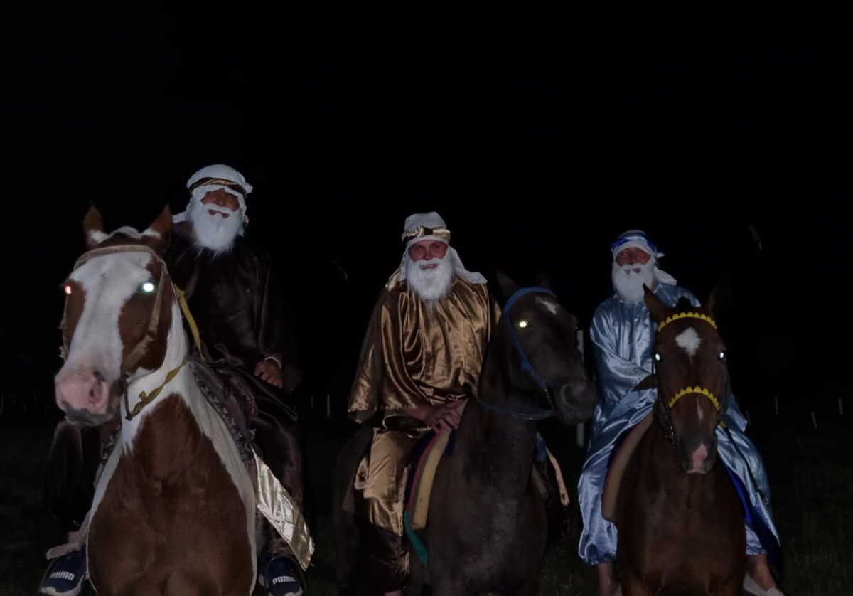 ✨ 𝗟𝗮 𝗺𝗮𝗴𝗶𝗮 𝗹𝗹𝗲𝗴𝗼́ 𝗮 𝗕𝗼𝗹í𝘃𝗮𝗿⁣
⁣
Los 𝗥𝗲𝘆𝗲𝘀 𝗠𝗮𝗴𝗼𝘀 llegaron al Parque Las Acollaradas y les regalaron un momento único a los más pequeños y a sus familias.⁣
⁣
Cuando la ciudad se encuentra, pasan estas cosas. 💫⁣