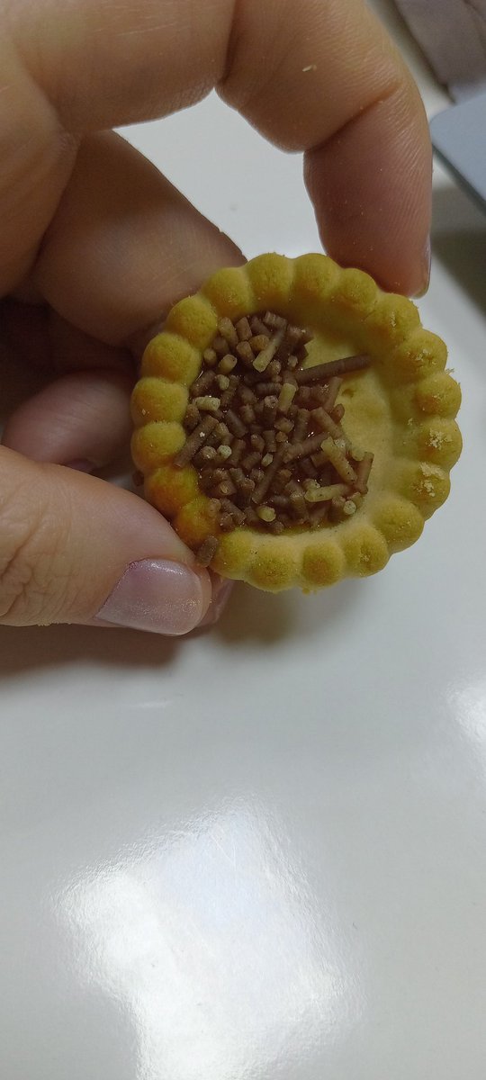 ETİ <a href="/eti/">ETİ</a>  tarafından lanetlenmiş olabilir miyim ? Böcekli bisküvi  ardından yarım bisküvi. Üstelik paketin tamamı böyleydi.