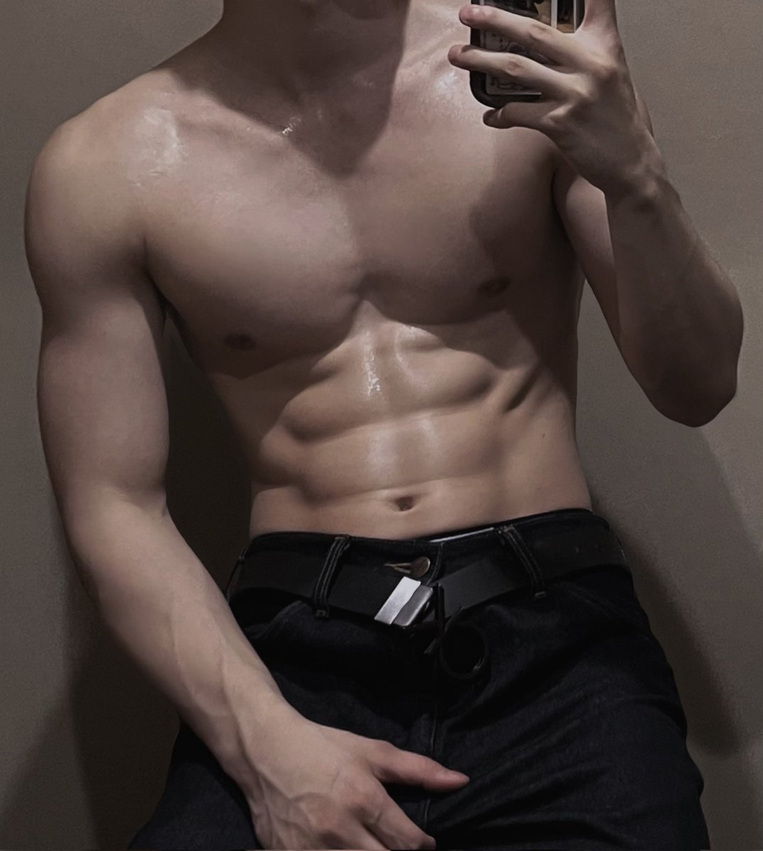 Today is a really hot day. I'm still sweating after showered. So.... i take off my shirt again.