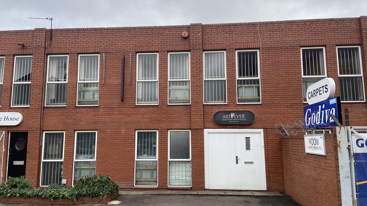📍 TO LET : Unit 2 Argyle House, Collingwood Road, Earlsdon, Coventry, CV5 6HW.

✅ Excellent location
✅ Suitable for a variety of uses 
✅ Access to shared WC and kitchen facilities 
✅ LED lighting 

Find the brochure here 👇 
bit.ly/4q52psZ

#tolet #coventry