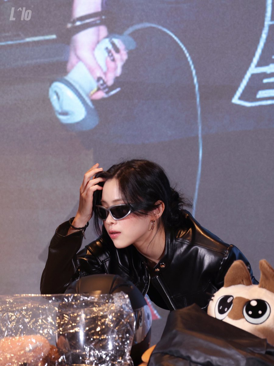 Llo0417's tweet photo. 260102  sr

🕶️

#있지 #ITZY  #류진 #RYUJIN https://t.co/Nsh1scH4ye