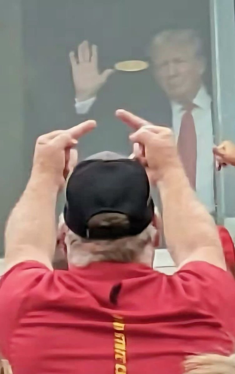 thatdayin1992's tweet image. fvck trump