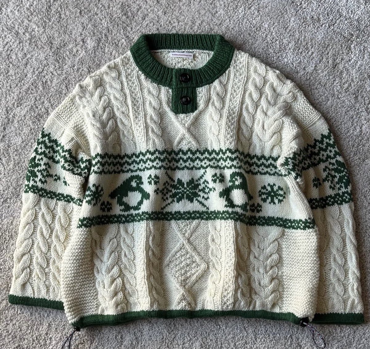 yunowithyarn's tweet image. 곧 출시된다는 홀리데이니팅클럽의 빈티지펭귄스웨터. 너무 귀엽다.