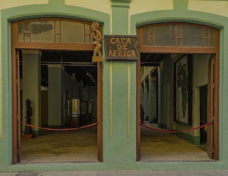 Hace 40 años fue inaugurada en La Habana la Casa de África. Con orgullo reivindicamos nuestra herencia africana y el aporte de #Cuba a la libertad de sus pueblos.