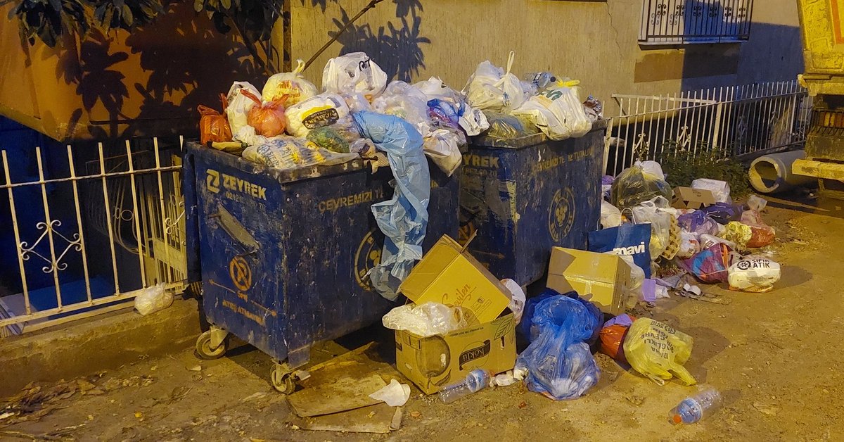 cihan_ee's tweet photo. Sayın @gorkemdumanbuca bey , Buca'dan bir görüntüyü sizinle paylaşmak isterim. Buca'daki çöp krizi artık halk sağlığını tehlikeye atmaktadır. Her iki ayda bir bu sorunu yaşamaktan bıktık artık. Lütfen bu konuya acil kalıcı bir çözüm üretin.
@izmirbld @BucaBld @izmirhim https://t.co/ojkgMUy1Jv