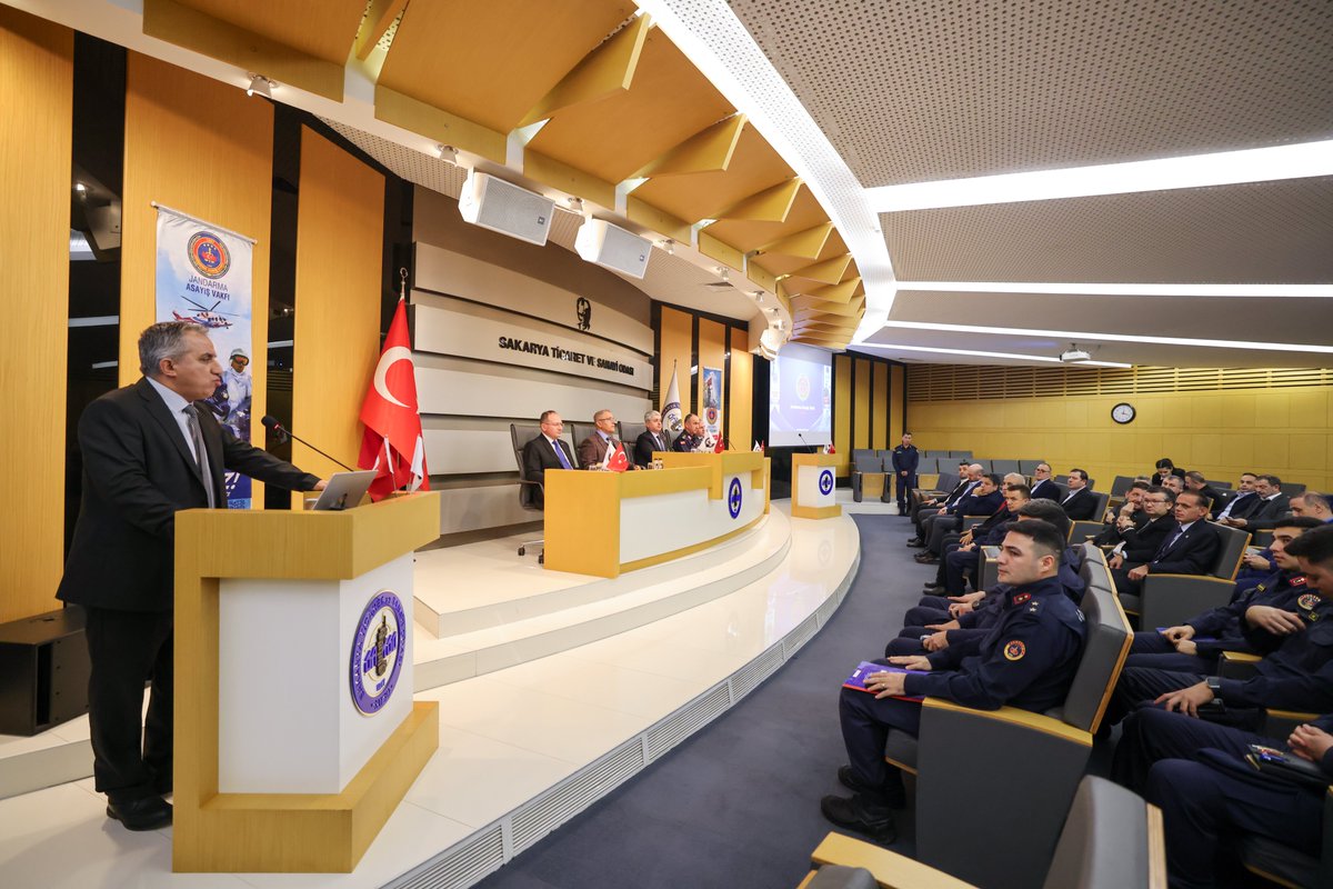 SakaryaValiligi's tweet photo. Valimiz Sayın Rahmi Doğan, Jandarma Asayiş Vakfı Genel Müdürü E. J. Kur. Alb. Mehmet Boyraz, Vakıf Üyeleri, İl Jandarma Komutanı J. Alb. Hasan Erbağ, SATSO Başkanı Akgün Altuğ ve iş insanlarının katılımıyla düzenlenen “Jandarma Asayiş Vakfı Toplantısı”na katıldı.

Toplantıda, Jandarma Asayiş Vakfının yürüttüğü faaliyetler, devam eden ve planlanan projeler ile Vakfın Jandarma Teşkilatına sağladığı katkılar ele alındı.