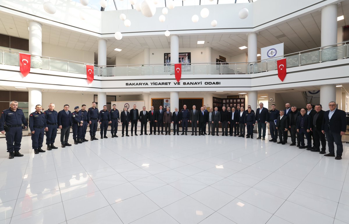 SakaryaValiligi's tweet photo. Valimiz Sayın Rahmi Doğan, Jandarma Asayiş Vakfı Genel Müdürü E. J. Kur. Alb. Mehmet Boyraz, Vakıf Üyeleri, İl Jandarma Komutanı J. Alb. Hasan Erbağ, SATSO Başkanı Akgün Altuğ ve iş insanlarının katılımıyla düzenlenen “Jandarma Asayiş Vakfı Toplantısı”na katıldı.

Toplantıda, Jandarma Asayiş Vakfının yürüttüğü faaliyetler, devam eden ve planlanan projeler ile Vakfın Jandarma Teşkilatına sağladığı katkılar ele alındı.