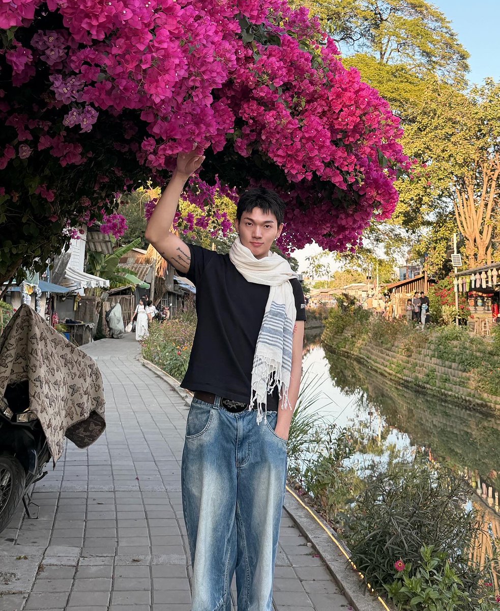 ไปแอ่วละหลงตาง พอยืนข้างๆละหลงตั๋ว 💕