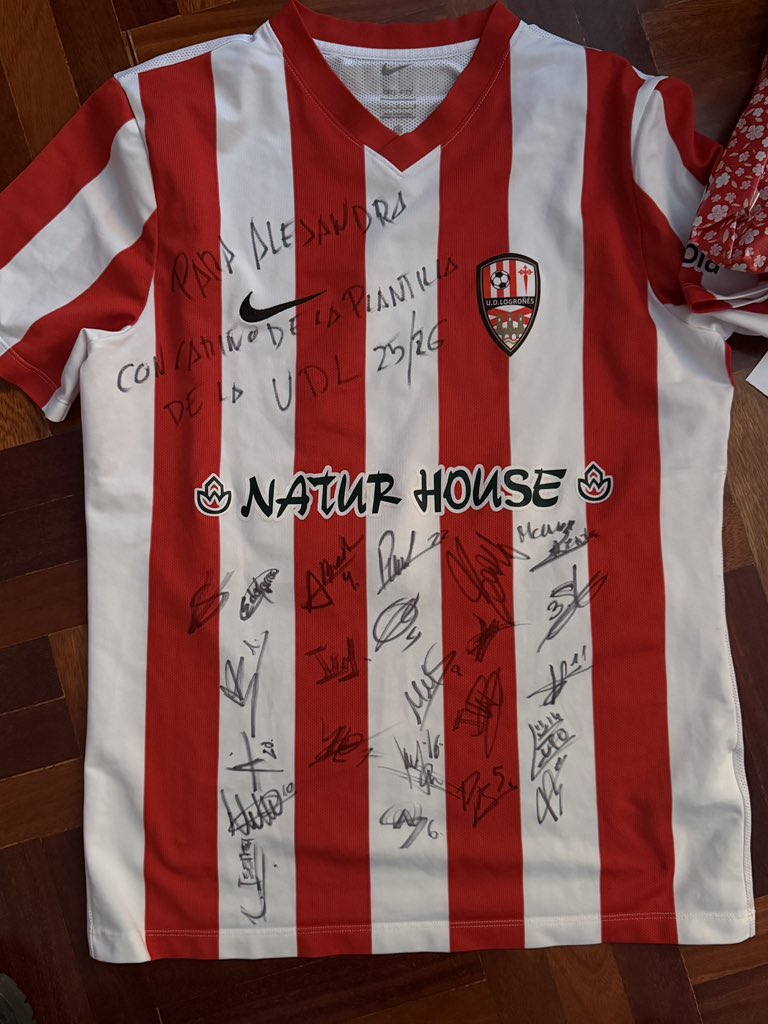 Aleeeeja1's tweet photo. @UDLogrones 🤍❤️ Gracias a la plantilla de jugadores 25/26 
Esta es la camiseta de la remontada😎 https://t.co/yuXcD1bqmW