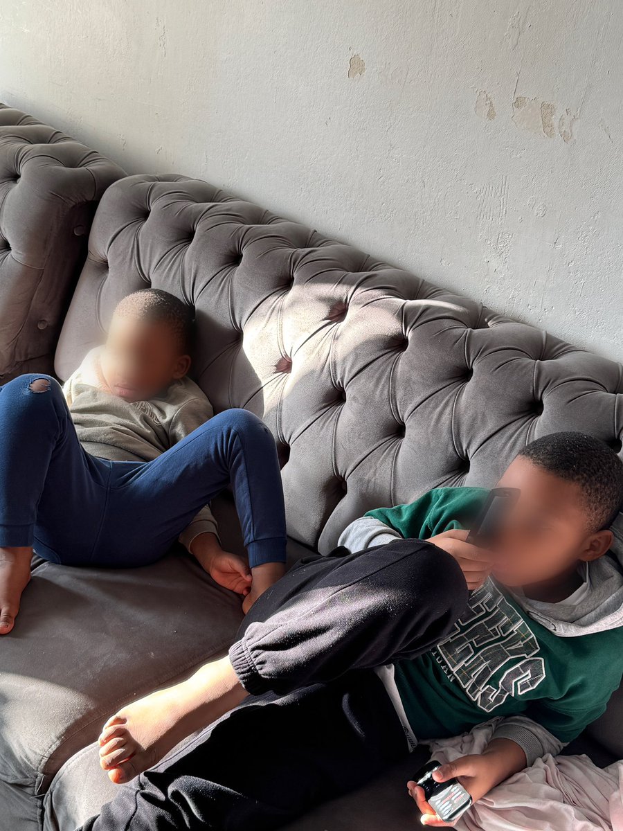 T2dans's tweet image. J’avais la flemme de les ramener à l’école #bongrandfrere