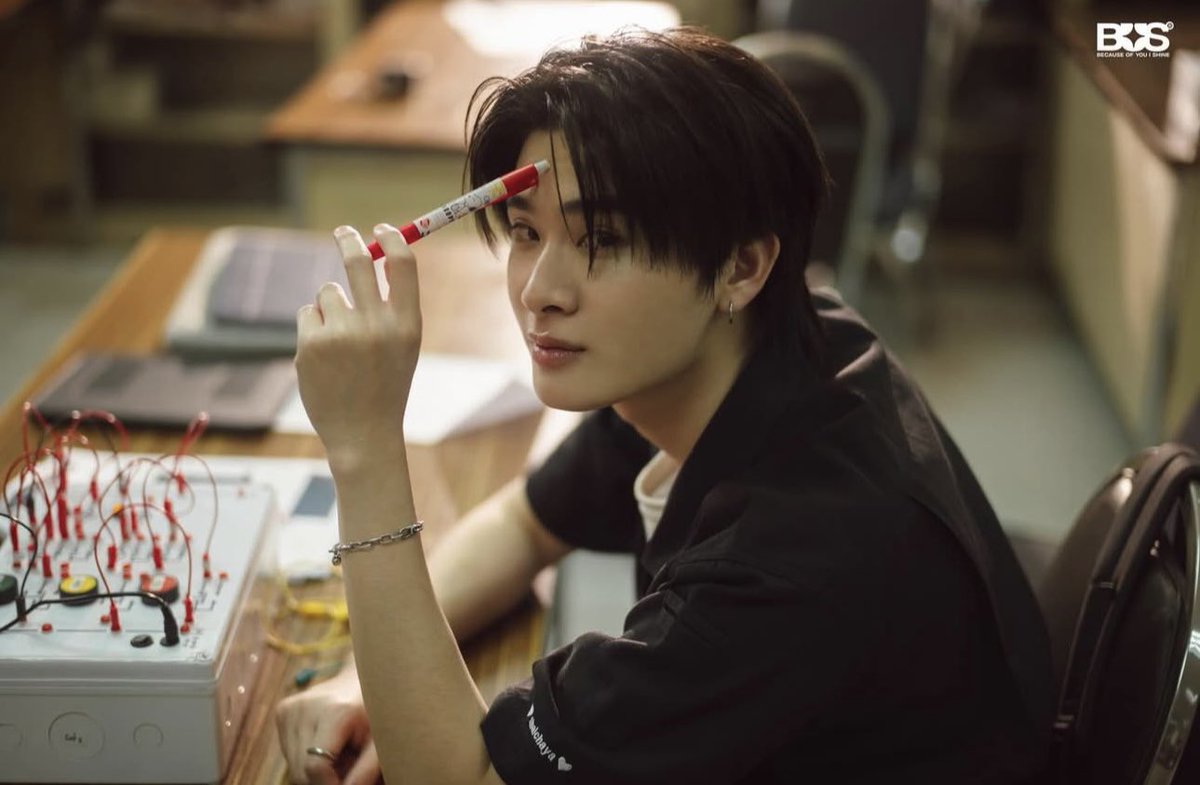 mttcynpt's tweet image. ดินสอกดใน mv น้องไทย ร้านในตต คืออัพราคาแรงเกินไปมาก จากด้ามละ 40 บาทอ่ะ เจอร้อย สองร้อยพอทน อันนี้เจ็ดร้อยกับพันสาม คุณพี่กะรวยเลยดิ 
#THAI_9นาฬิกา 
#THAIchayanon