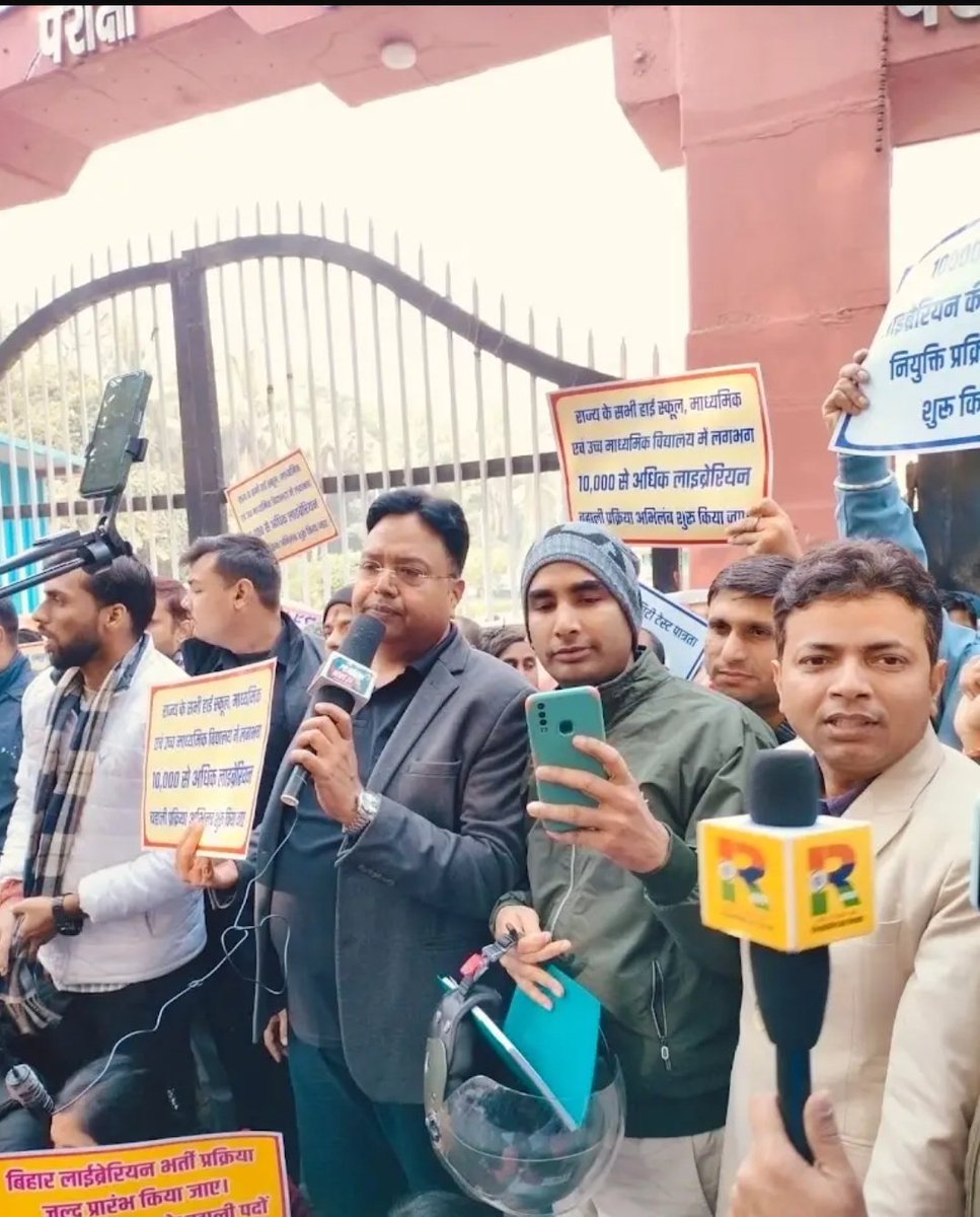 अपना #स्वार्थ है 

राजस्थान  के टीचर  दूसरे राज्यों में जाकर #आंदोलन में शामिल हो रहे है यही लोग राजस्थान में #स्टाफिंग_पैटर्न हो चाहे लाइब्रेरियन वैकेंसी हो तो यह लोग बाहर भी नहीं आते एक भी पोस्ट नहीं डालते 
<a href="/kamal_kanawaria/">kamal kanawaria</a>
<a href="/SunilChoud2313/">Sunil कस्वाँ बीकानेर</a> <a href="/Harish4JAAT/">हरीश चौधरी जाखड़ ✳️</a> <a href="/bavard_Bee/">AnushyaKanwar</a>  <a href="/JATbera1/">Bhera ram</a>