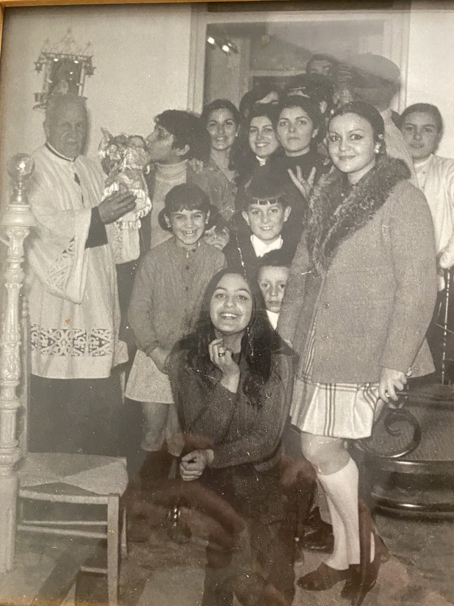 ABARÁN:LA NOCHE DEL NIÑO 

El Niño Jesús visita  las casas del Vecindario.Lleva bendiciones y gozo a familias que le esperan. Campanillas  
de animeros.Mi homenaje a CAÑERO,impulsor de este culto y la Hdad de las Ánimas. Y tb besaremos al Niño los de Más Allá de la Garita🙏