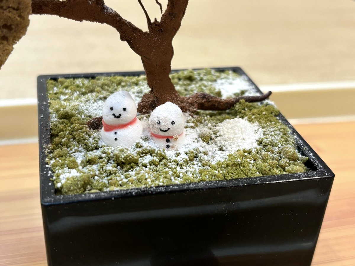 ciannamongal's tweet image. matcha tiramisu with two little snowmen under a tree was all it took to make me fold…