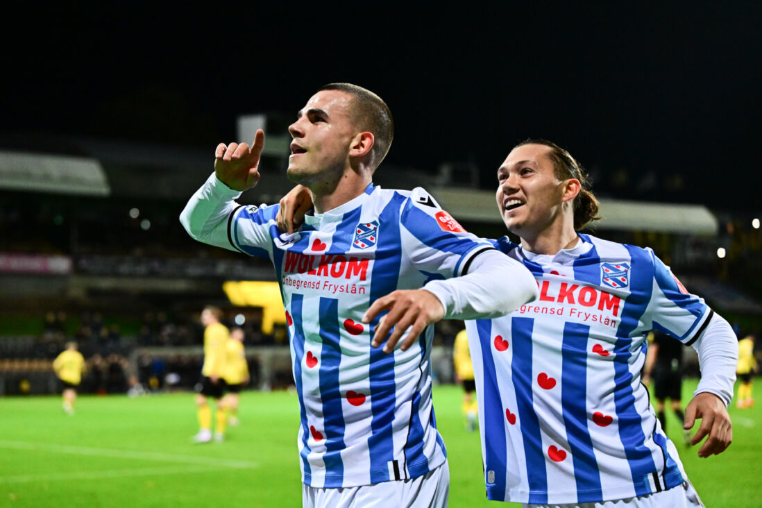 ABE1920SCH's tweet image. 🇨🇿 Vaclav Sejk ondergaat binnenkort zijn medische keuring bij Sigma Olomouc. Volgens Tsjechische media ontvangt sc Heerenveen € 500.000,- voor de spits. Het bedrag kan met bonussen nog € 200.00,- hoger worden. #scheerenveen #Sejk