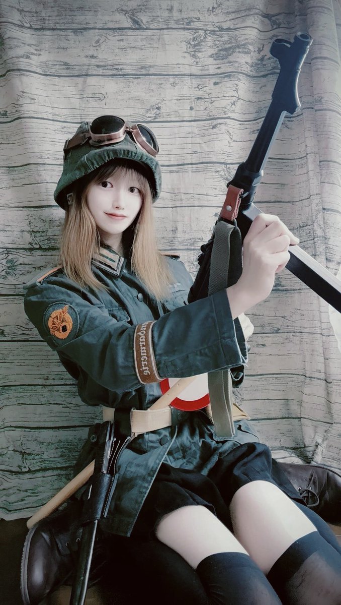 バズの流れに乗って自己紹介！

去年性転換したミリオタ。
サバゲー、コスプレ、模型作り色々やってます！！
軍服はドイツ、日本海軍、自衛隊、戦前警察いろいろ
よふかしのうたの探偵さん推し🌙