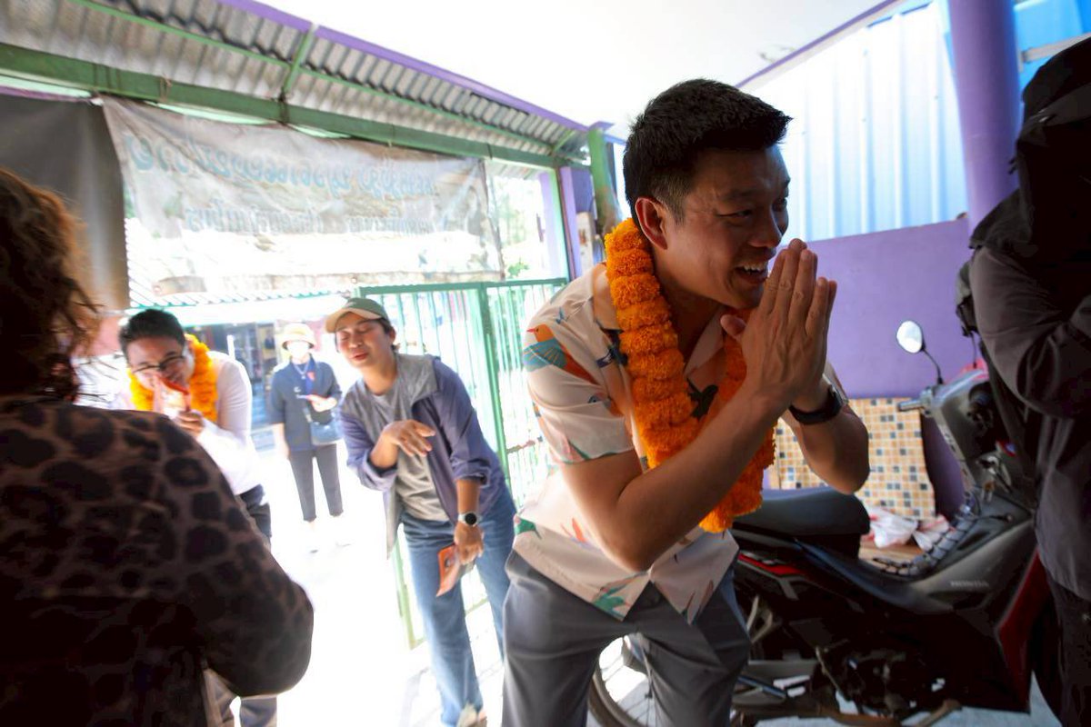 PPLEThai's tweet image. ‘ขอเหมาส้มยกเข่งทั่วระยองเหมือนเดิม’ 🍊🍊

ณัฐพงษ์ เรืองปัญญาวุฒิ @teng_pple แคนดิเดตนายกรัฐมนตรี พรรคประชาชน ลงพื้นที่หาเสียงที่ระยอง หวังกวาด สส. ครบทุกเขตอีกครั้ง 

ครั้งนี้ เริ่มหาเสียงจากชุมชนประแสซึ่งเป็นย่านการค้าเก่าแก่ของจังหวัด…