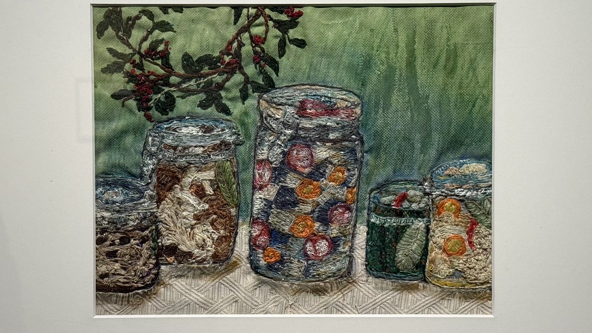 morinoshita03's tweet photo. 本日は会期終了間近の「刺繍」にまつわる東京都美術館の上野アーティストプロジェクトの展示とコレクション展に。戦前の刺繍作品も様々に見え、生活と制度のこと、ジェンダーやいろんな枠組みを後景に、運針の動きに根源的な創造を感じる https://t.co/nW6Fxf9LD9