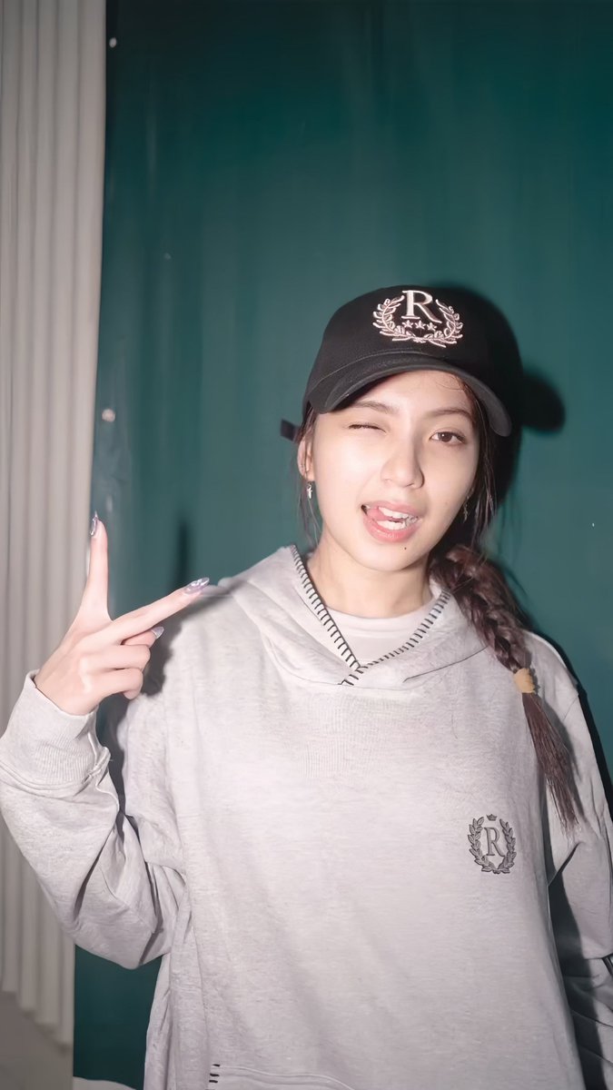 luxQueee's tweet image. kece y