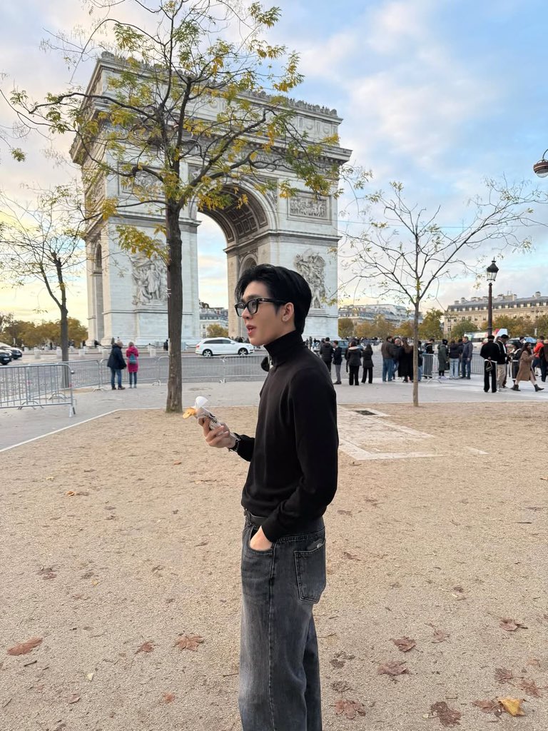 pporspnk's tweet image. ไปส่องเขาให้หน่อย เขาไม่รู้หรอกว่าเราเพื่อนกัน