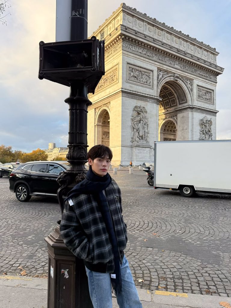 pporspnk's tweet image. ไปส่องเขาให้หน่อย เขาไม่รู้หรอกว่าเราเพื่อนกัน