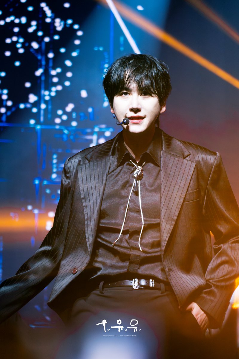 gyugyucute0928's tweet image. 260102 슈퍼쇼10 싱가폴

난 빛이💫

#SUPERJUNIOR 
#KYUHYUN #규현 
@GaemGyu 
#SuperShow10inSingapore