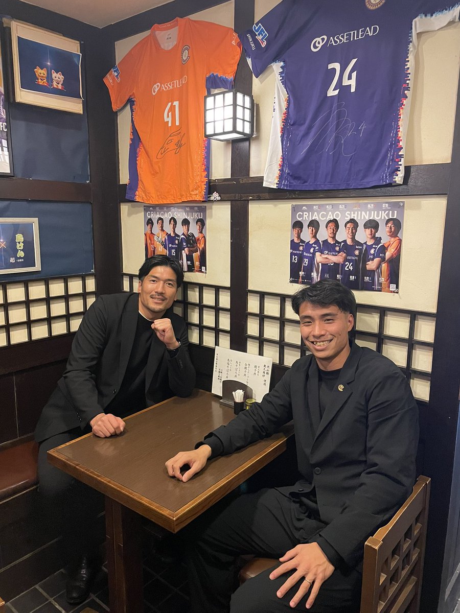 gunken305's tweet photo. 新宿・医大通り商店会にある超応援店『鳥けん』さん、1/24で閉店になってしまいます。
串焼きはもちろんのこと、ランチで頂ける白い親子丼もとても美味しいです！そして、閉店まで岩舘と西山のユニフォームを飾ったクリアソンエリアも作ってくれています！最後までありがとうございます！ https://t.co/KLxHgU1kgB
