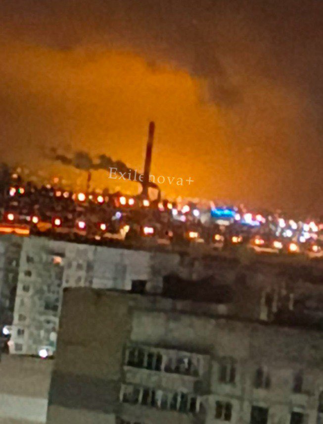 г. Ярославль.
#бавовна
Тревожно!!!😱😱😱
Рой таинственных БПЛА люто наскочил и нанёс ужасные повреждения важному путинскому Славнефть-ЯНОС (Ново-Ярославский НПЗ).🤷‍♂️
Страйк!!!🎳