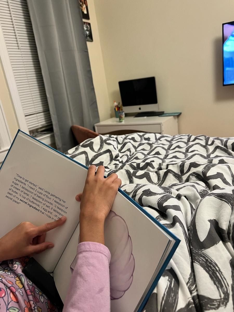 LeolaBakes's tweet image. Hi friends, it’s Leola from Leola Bakes in Paris! Happy National Cuddle Up Day, the perfect time to snuggle under a soft blanket with a super fun book. What’s your favorite book to cuddle up with? Tell me below! #CuddleUp #BookLovers #LeolaBakesinParis