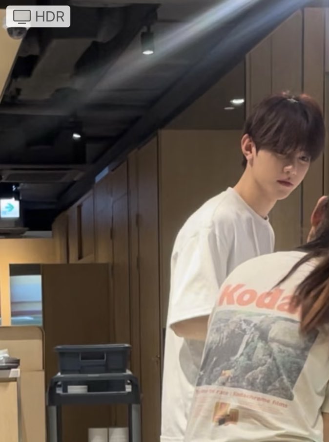 하딜에서 혹시 연예인이냐는 질문에
외국인이고, 중국 푸젠사람이에요
라고 대답중인 장하오 ㅈㄴ웃김