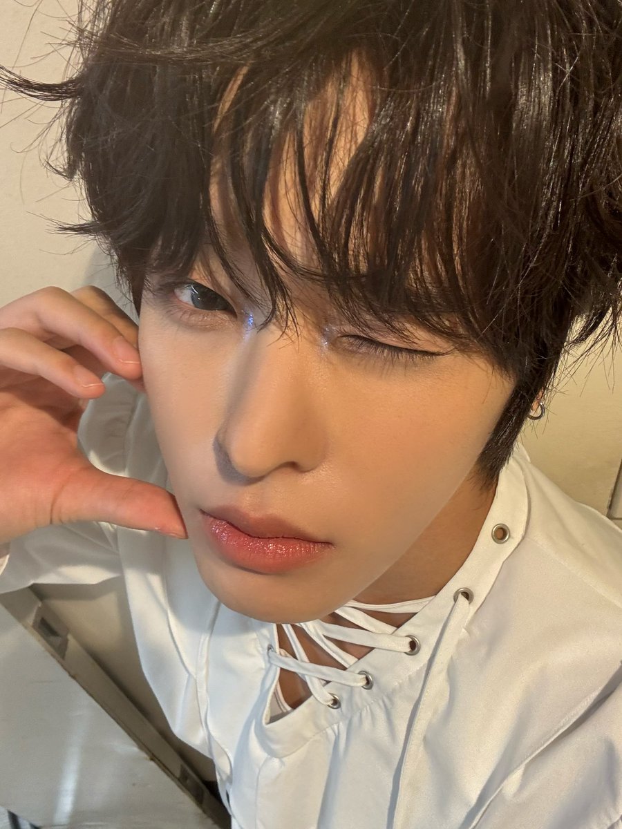 450protecter's tweet photo. 리쿠 스케 있을때마다 매번 셀카주고가 넘 착순이야❤️❤️ https://t.co/YfEWhB8HsY
