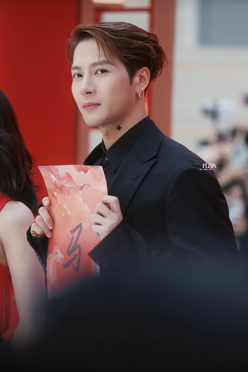 FL3X852- tweet media