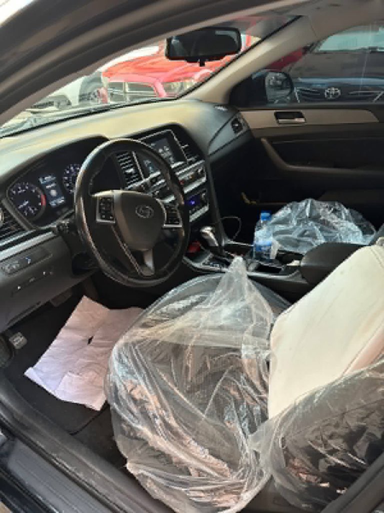 DekingTips's tweet image. Well‑maintained Hyundai Sonata 2019 Limited Sport.
• Engine: 2.4L• Mileage: (155k Miles)
• Condition: Very clean inside &amp;amp; out
• Touchscreen, Bluetooth, CarPlay/Android Auto • Rear camera + Wireless Mobile Charger 
• Keyless entry &amp;amp; push start
• Alloy wheels
Price —17M