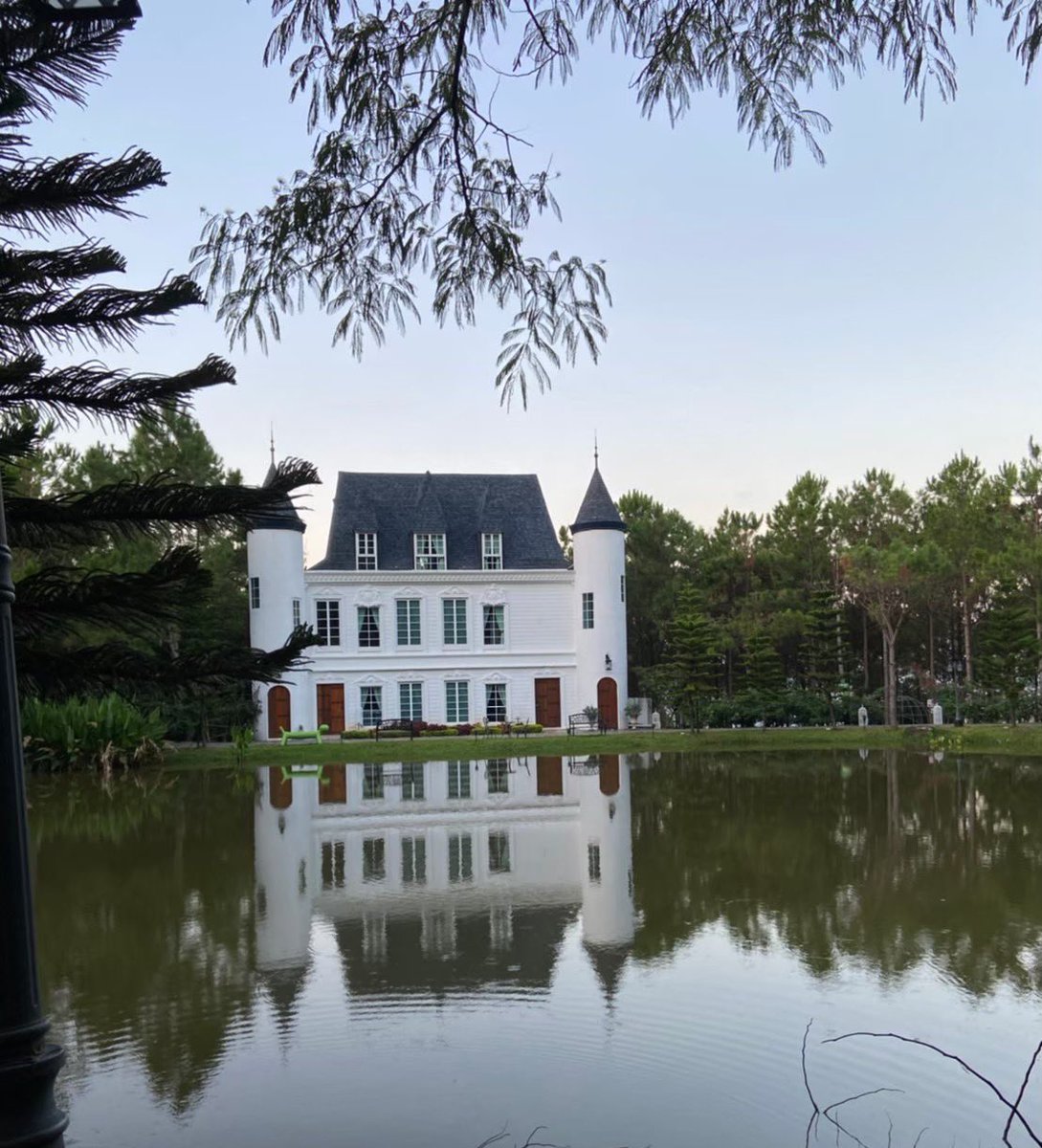 minilalabelle's tweet image. ถ้านี่ไปเขาค้อต้องไปพักที่ วิลล่าป่าสน อำเภอ เขาค้อ จังหวัดเพชรบูรณ์ เหมาะสำหรับคนที่ไม่ชอบนอนเต็นท์ หรือไม่ชอบความวุ่นวายที่นี่เหมาะมากกก แถมมีออนเซ็นส่วนตัวด้วย อากาศดีมากกกกกกกก ที่พักสวยมากกกกกกกก 

@AmazingThailand #AmazingThailand #AmazingThailandxLISA