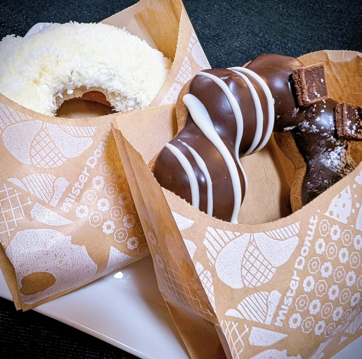 ryoki_Script's tweet image. ミスドの裏メニューココナッツカスタードファッションを見つけたので即買い
あとポンデ生チョコショコラも🍩

至福(*n´ω`n*)♡