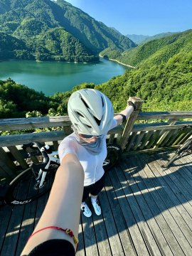 Poppyq7ye's tweet photo. Left early this morning, guided by the sun and the shade of the trees. Only those on the same frequency will understand. 🍃🚴🏼 https://t.co/nLJCpQc2tc